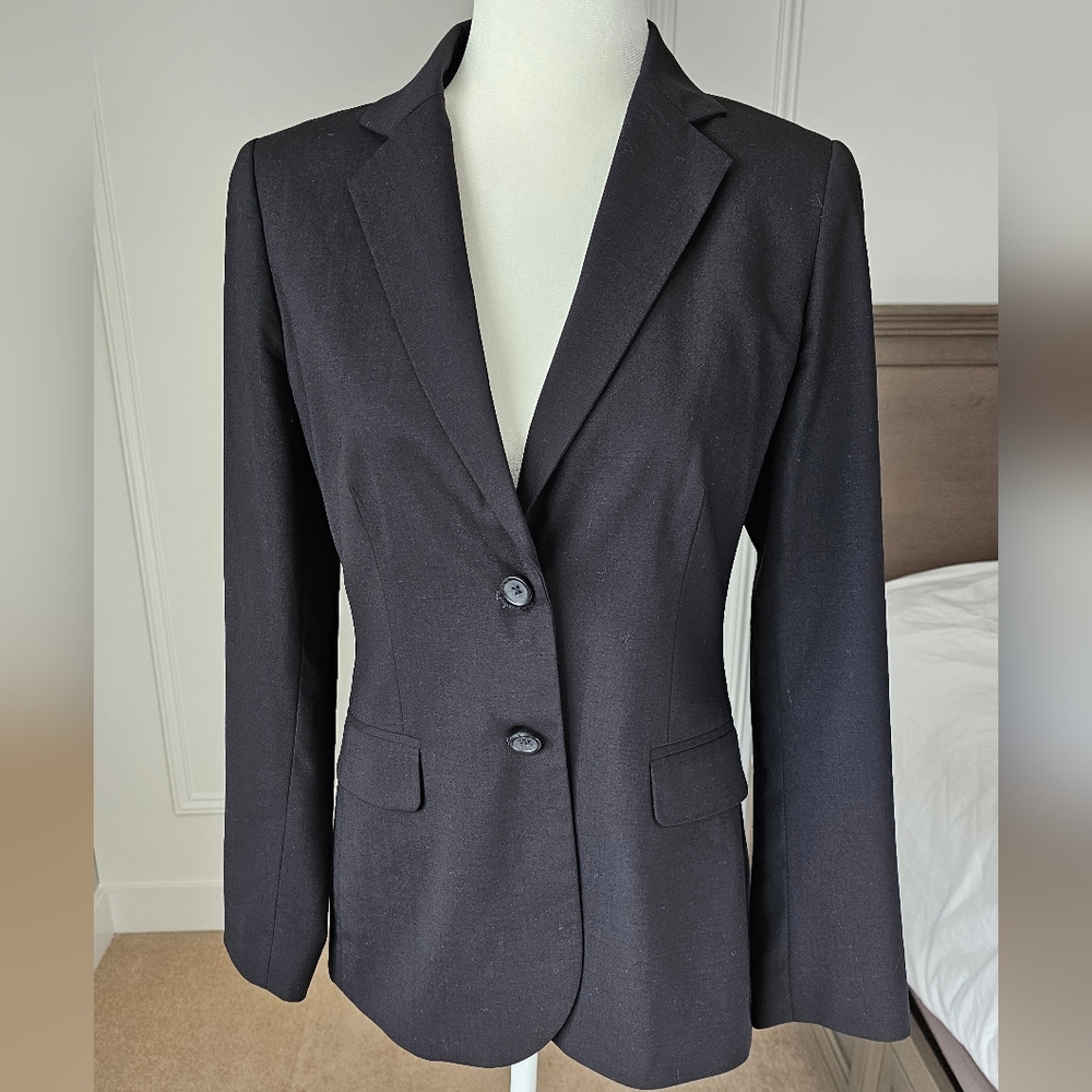 Banana Republic Women's Black Blazer, Black suit jacket, Great Condition, Size 4